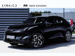 Lynk & Co 02 Business Edition 66 kWh | 1600KG Trekgewicht | Stoelverwarming | Apple CarPlay | Android Auto | Achteruitrijcamera | Panoramadak | Elektrische Achterklep | Keyles Entry | Regensensor |
