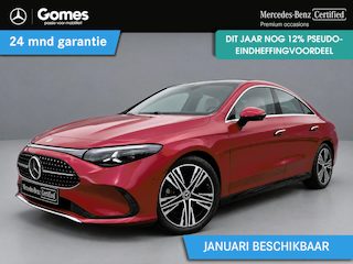 Mercedes-Benz CLA 180 Business Solution Luxury | Beige Interieur | Premium Pakket | Winter Pakket | Panoramadak | Trekhaak | MBUX Superscreen | 360° Camera | Adaptieve Cruise Control | Dodehoekassistent | Verkeersbordenassistent | Elektrisch Verstelbare Stoelen + Memory | Stoelverwarming | Stuurverwarming | Sfeerverlichting | THERMOTRONIC Klimaatregeling | Sierdelen Openporig Bruin Eikenhout | Apple CarPlay | Android Auto | Elektrische Klep Kofferbak | Achteruitrijcamera | Parkeersensoren