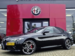 Alfa Romeo Giulia 2.0 T GME AWD Competizione Lederen Dashboard met rood stiksel | Harman/Kardon audio