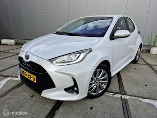 Toyota Yaris 1.5 Hybrid Business Carplay / Camera / Adaptiv cruise / Stuur verwarming
