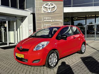 Toyota Yaris 1.3 VVTi Comfort NL-AUTO 1E EIGENAAR TREKHAAK ALL-SEASON AIRCO