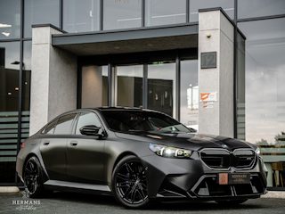 BMW 5-serie Limousine G90 / B&W Audio / Frozen / M-Carbon / Pano / HUD / Iconic Glow