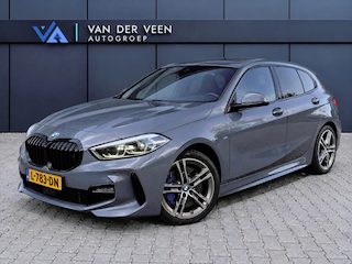 BMW 118i High Executive M-sport | Incl. 12 maanden garantie | Cruise control | Kuipstoelen | Schuif/kantel dak | Climate control | Apple carplay | Navigatie | DAB radio | Harman/Kardon |