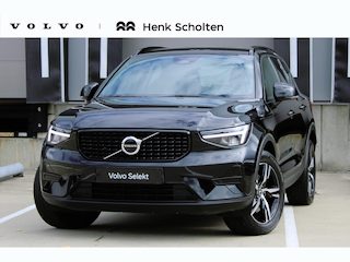 Volvo XC40 B4 Plus Dark | Trekhaak | Verwarmbare voorstoelen en stuurwiel | 4 seizoenen banden | Premium audio by Harman Kardon | Adaptieve cruise control | Verwarmbare voorruit | Keyless | Elektrische achterklep | Apple carplay/Android auto