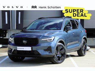 Volvo XC40 B4 Plus Black Edition | Verwarmbare voorstoelen | Verwarmbaar stuurwiel | Premium audio by Harman Kardon | Panoramadak | Rondom zichtcamera | Verwarmbare voorruit | 20 inch Lichtmetalen velgen | Alarmklasse 3