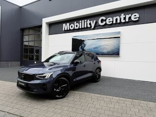 Volvo XC40 B4 Plus Black Edition | Elektrisch bedienbare trekhaak | Harman & Kardon audio | 360-graden camera