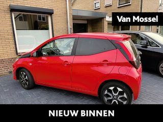 Toyota Aygo 1.0 VVT-i x-joy | Cruise Control | Apple Carplay/Android Auto | 15"LMV | Extra Getint Glas | DAB | LED dagrijverlichting |
