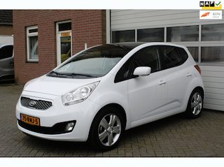Kia Venga 1.4 CVVT trekhaak..clima. glazen schuifdak camera.cruise control. navigatie.half leder bekleding..
