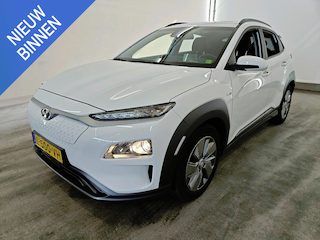 Hyundai Kona EV FASHION SKY 64 kWh (100% SOH) I 3-FASE LADEN I SCHUIF/KANTELDAK I WARMTEPOMP I UNIEKE KM-STAND