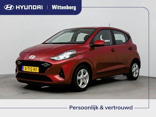 Hyundai i10 1.0 COMFORT SMART | NAVI | APPLE CARPLAY & ANDROID AUTO | CAMERA | CRUISE | 14'' LM VELGEN | STOOTSSTRIPS | FABRIEKSGARANTIE GELDIG T/M 1-2029! |