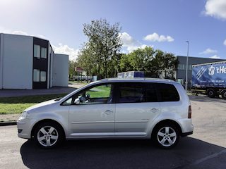 Volkswagen Touran 1.4 TSI Highline Automaat 141 PK. Mooie en zeer goed onderhouden auto !!! Alle keuringen toegestaan !!