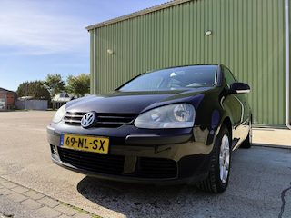 Volkswagen Golf 1.6 FSI Trendline