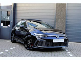 Volkswagen Golf 1.4 eHybrid GTE | Pano | IQ | 19" Estoril | Black on Black | Elektrische trekhaak | Vol in de opties | BTW!