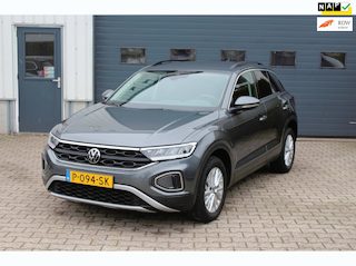Volkswagen T-Roc 1.5 TSI Life Automaat, trekhaak, camera.