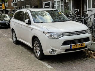 Mitsubishi Outlander 2.0 PHEV instyle LEES TEKS / READ TEXT
