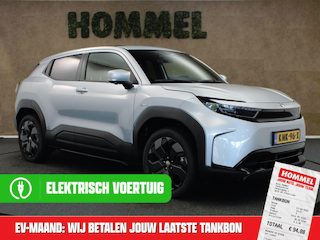 Toyota Urban Cruiser Executive 61 kWh DEMO - ORIGINEEL NEDERLANDSE AUTO - 3 FASE LADEN - PANORAMADAK - PARKEERSENSOREN VOOR EN ACHTER - DODEHOEK DETECTIE - NAVIGATIE - 360 GRADEN CAMERA