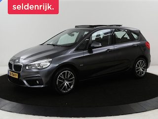 BMW 2-serie Tourer 220i High Executive | Panoramdak | Leder | Trekhaak | Cruise control | Head-up | Stoelverwarming | Camera | Park assist | Navigatie | Bluetooth