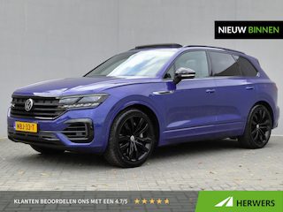 Volkswagen Touareg 3.0 TSi eHybrid 4MOTION R / SOH 86% / Elektrisch wegklapbare trekhaak / Elektrische achterklep / Glazen schuif- en kanteldak / Rondomzicht camera / Stuur- & Stoelverwarming / Trekgewicht 3500 kg / Head Up Display / Adaptief cruise control /
