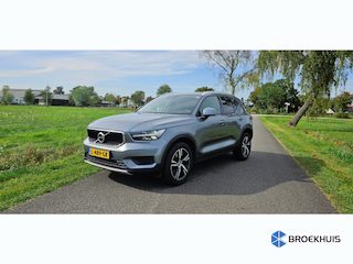 Volvo XC40 2.0 T4 Momentum Pro 1800KG Trekgewicht / Trekhaak / Stuur -en Stoelverwarming / Achterbank verwarmd / Elektr. voorstoel / Elektr. Koffer. / Parkeersensoren / Navigatie via App /