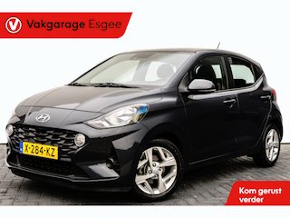 Hyundai i10 1.0 Comfort Smart 5-zits | Automaat | 23.600 Km | Fabrieks garantie tot en met Juli 2027 | | Pdc | 15 inch Lmv | Led | Airco | Cruise control | Navigatiesysteem | Bluetooth |