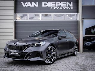 BMW 5-serie Touring 550e xDrive M-Sport l Bowers/wilk l BMW-Garantie l Panorama
