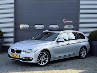 BMW 3-serie Touring 320i High Executive | Panoramadak | Navigatie | Sportstoelen | Lichtmetalen Velgen |