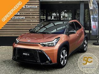 Toyota Aygo Hybrid 115 pulse APPLE/ANDROID KEYLESS PARK-SENSOR CAMERA CLIMA 17"LMV EL-SPIEGELS PRIVACY-GLASS