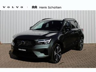 Volvo XC40 B4 Plus Dark | parkeersensoren voor & achter | Achteruitrijcamera | Trekhaak | Verwarmbare voorstoelen, stuurwiel en voorruit | Premium audio by Harman Kardon | Apple carplay/Android auto | All-season banden | Elektrisch verstelbare stoelen met geheugen.