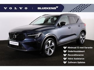 Volvo XC40 B4 Plus Dark - IntelliSafe Assist & Surround - Harman/Kardon audio - Parkeercamera achter - Verwarmde voorstoelen & stuur - Parkeersensoren voor & achter - Elektr. bedienb. voorstoelen met geheugen links - Draadloze tel. lader - Extra getint glas - Inklapbare trekhaak - 19' LMV