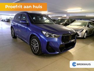 BMW X1 xDrive25e M-Sport | Panorama Dak | Stuur & Stoelverwarming | Elek. Stoelen met Geheugen en Massage | Harman Kardon Audio | Achteruitrijcamera | Airco (automatisch) | Audio installatie premium