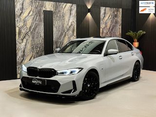 BMW 330e M-Performance|PANO|CURVED SCREEN|LASER|HARMAN KARDON|BOMVOL!