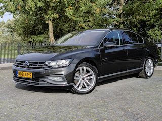 Volkswagen Passat 1.5 150PK | Trekhaak | Navi | Camera | Alcantara | Stoelverw. | ACC | LED | PDC | Virtual Cockp.