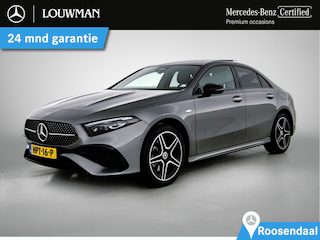 Mercedes-Benz A-klasse 250 e Business Solution AMG | Panoramadak | Trekhaak | Alarm | Sfeerverlichting | Keyless Go | Stuur en Stoelverwarming | CarPlay | Inclusief 24 maanden MB Certified garantie voor Europa.