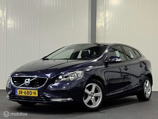 Volvo V40 1.6 D2 Momentum [ leder trekhaak historie ]