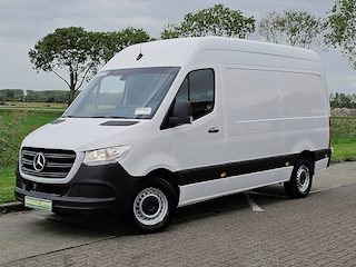 Mercedes-Benz Sprinter 317 L2H2 RWD Cruise control, Airco, Pdc, Mbux, Carplay, Camera, Climate control, Stoelverwarming