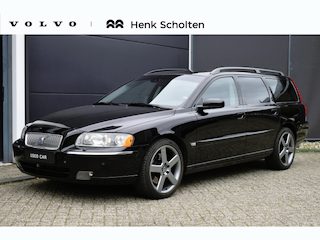 Volvo V70 2.4 T5 Summum | 18 inch Graphite R Wielen | Fullmap Navigatie | Elektrisch schuif-/kanteldak | Elektrisch verstelbare voorstoel + memory | Parkeersensoren voor en achter | Climate Control | Cruise Control | 3 CD-Wisselaar