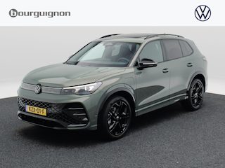 Volkswagen Tiguan 1.5 eHybrid R-Line Edition | Trekhaak | Panoramadak | Black Style | Head-Up Display |
