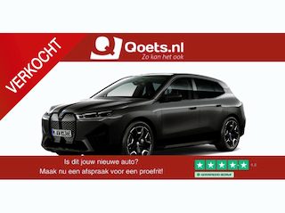 BMW iX xDrive40 High Executive 77 kWh Luchtvering - Sportpakket - Panoramadak - Warmte Comfortpakket voor/achter - Getinte Ruiten - Soft-Close - BMW Laserlight - Driving/parking Assistant Professional -