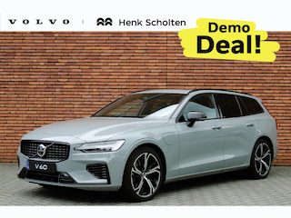 Volvo V60 2.0 T6 Plug-in hybrid AWD Ultra Dark | Panoramisch schuif-/kanteldak | 360 graden camera | Elektrische voorstoelen met geheugenfunctie | Head up display | Harman Kardon | Stoel-/ stuurwielverwarming | Verwarmde achterbank | Extra getint glas | 19 inch. lichtmetalen velgen | Pilot assist