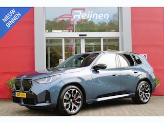BMW X3 M50 xDrive 399PK M-SPORT PRO | PANORAMA DAK | HARMAN KARDON AUDIO SYSTEM | COMFORT PACK: (STOELVENTILATIE OP DE VOORSTOELEN, ELEKTRISCH VERWARMBARE VOORSTOELEN EN BUITENSTE ZITPLAATSEN ACHTERIN, HANDBEDIENDE ZONNESCHERMEN VOOR ACHTERPORTIERRUITEN) | PREMIUM PACK: (ELEKTRISCH VERSTELBARE LENDESTEUN VOOR BESTUURDER EN PASSAGIER, TRAVEL EN COMFORT SYSTEEM, ADAPTIEVE LED KOPLAMPEN) | PROFESSIONAL PACK: (PARKING ASSISTANT PLUS, DRIVING ASSISTANT PLUS, INTERIEURCAMERA, BMW LIVE COCKPIT PROFESSIONAL) | SHADOW LINE | NAVIGATIE | DRAADLOZE APPLE CARPLAY/ANDROID AUTO | DUBBELE DRAADLOZE TELEFOONLADER | STOEL VERWARMING | 20" LICHTMETALEN VELGEN "JET BLACK" | M ADAPTIEF ONDERSTEL | BEKLEDING LEDER "VEGANZA" | DASHBOARD UITGEVOERD IN STOF | M SPORT STUURWIEL | M SPORTPAKKET PRO: (M SPORTREMSYSTEEM ROOD, M KOPLAMPEN SHADOW LINE, ADAPTIEVE LED KOPLAMPEN, BMW "ICONIC GLOW" EXTERIEURPAKKET, VEILIGHEIDSGORDELS M STRIPING, UITBEREIDING M HOOGGLANS SHADOW LINE EXTERIEURDELEN) | ARTIC RACE BLUE | BMW LIVE COCKPIT PROFESSIONAL INCL. HEAD UP DISPLAY | KLASSE 5 ALARM |