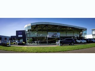 Volvo XC60 T6 Plug-in hybrid AWD Inscription Expression - Panorama/schuifdak - IntelliSafe Assist - Verwarmde voorstoelen - Adaptieve LED koplampen - Parkeersensoren achter - High Performance audio - 18" LMV