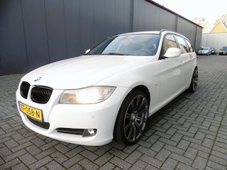 BMW 320I LUXURY LINE