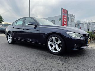 BMW 320i High Executive | Airco | Cruise Control | Trekhaak | NAVI | Bluetooth | Leder