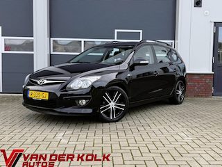 Hyundai i30 CW 1.4i i-Drive | Half Leder | Trekhaak | Cruise | Climate | Stoelverwarming