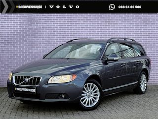 Volvo V70 2.5T Summum | Trekhaak | Stoelverwarming | Cruise Control | Climate Control | Roof Rails | Navigatie | 6CD Wisselaar | Leder | Bluetooth | Parkeersensoren |