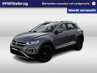 Volkswagen T-Roc 1.5 TSI 150pk Style DSG Automaat / Navigatie by APP / LEDER / Camera / LM 17 inch / IQ LED Matrix / Elektr a.klep /