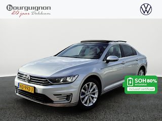 Volkswagen Passat 1.4 TSI GTE Highline | 218Pk | SOH 80% | PHEV | Pano Dak | Trekhaak |