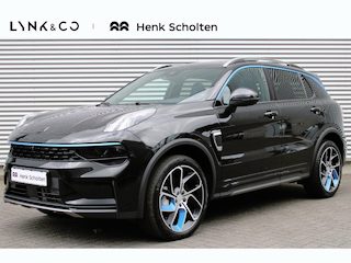 Lynk & Co 01 1.5 Plug-in Hybrid | Panoramisch Schuif-/Kanteldak | Infinity Audiosysteem | Elektrisch Verstelbare Stoelen | Keyless | Elektrische Achterklep | Adaptieve Cruise Control | Lane Assist | Blind Spot Information | Wireless Carplay en Android Auto | Stoelverwarming | 2-Zone Climate Control | Navigatie Full-Map | Adaptieve Verlichting | Interieurverlichting |