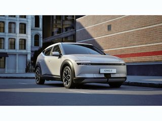 Hyundai Ioniq 3 Trend | 12,9-inch multimediascherm met: Pleos Connect, Apple CarPlay & Android Auto (draadloos), DAB+ en Hyundai Bluelink LITE met smartphone-app (abonnement 10 jaar) | Actieve rijbaanassistentie (LKA)