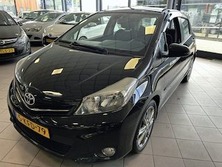 Toyota Yaris 1.3 VVT-i Dynamic AUTOMAAT 175 DKM BJ 2013 !!